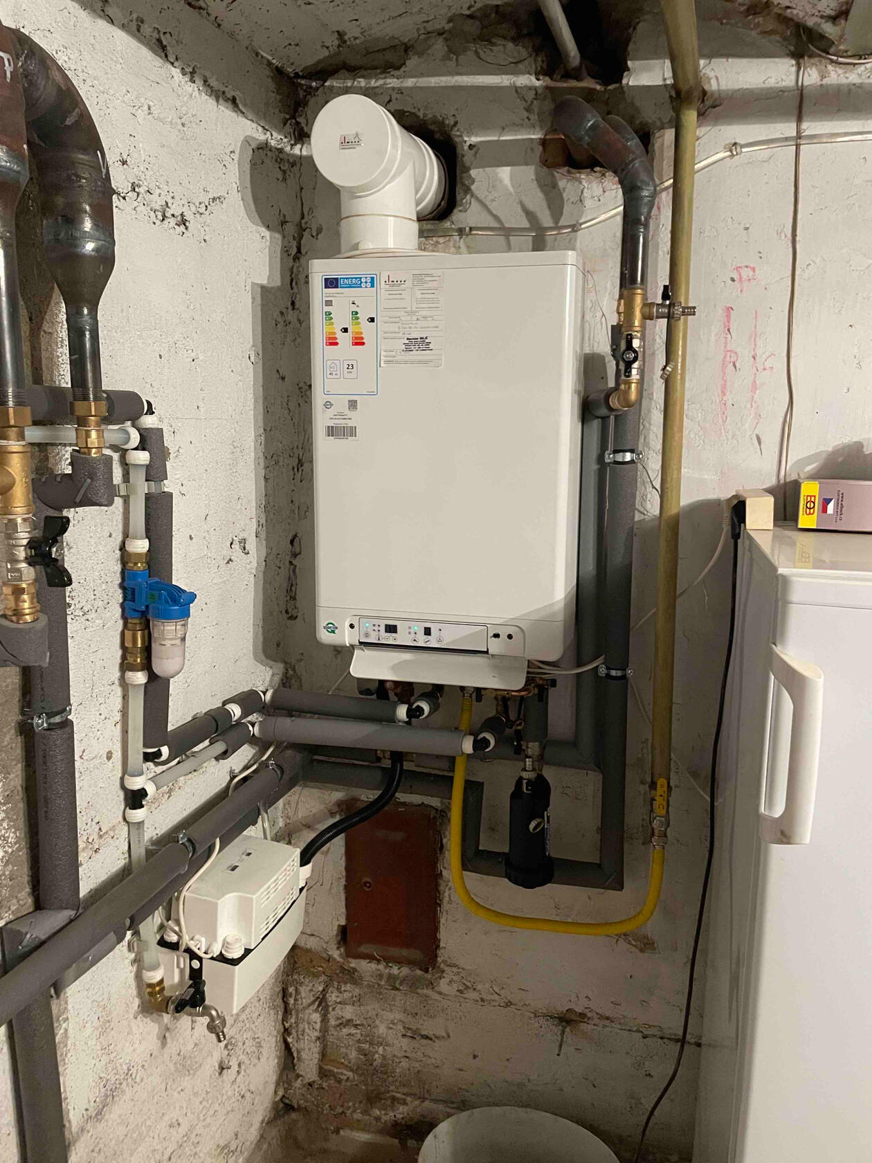 Výměna starého atmosferického kotle za nový kondenzační kotel značky Quantum.