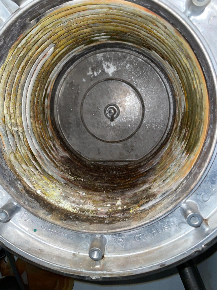 Zanesený výměník po třech letech bez údržby.